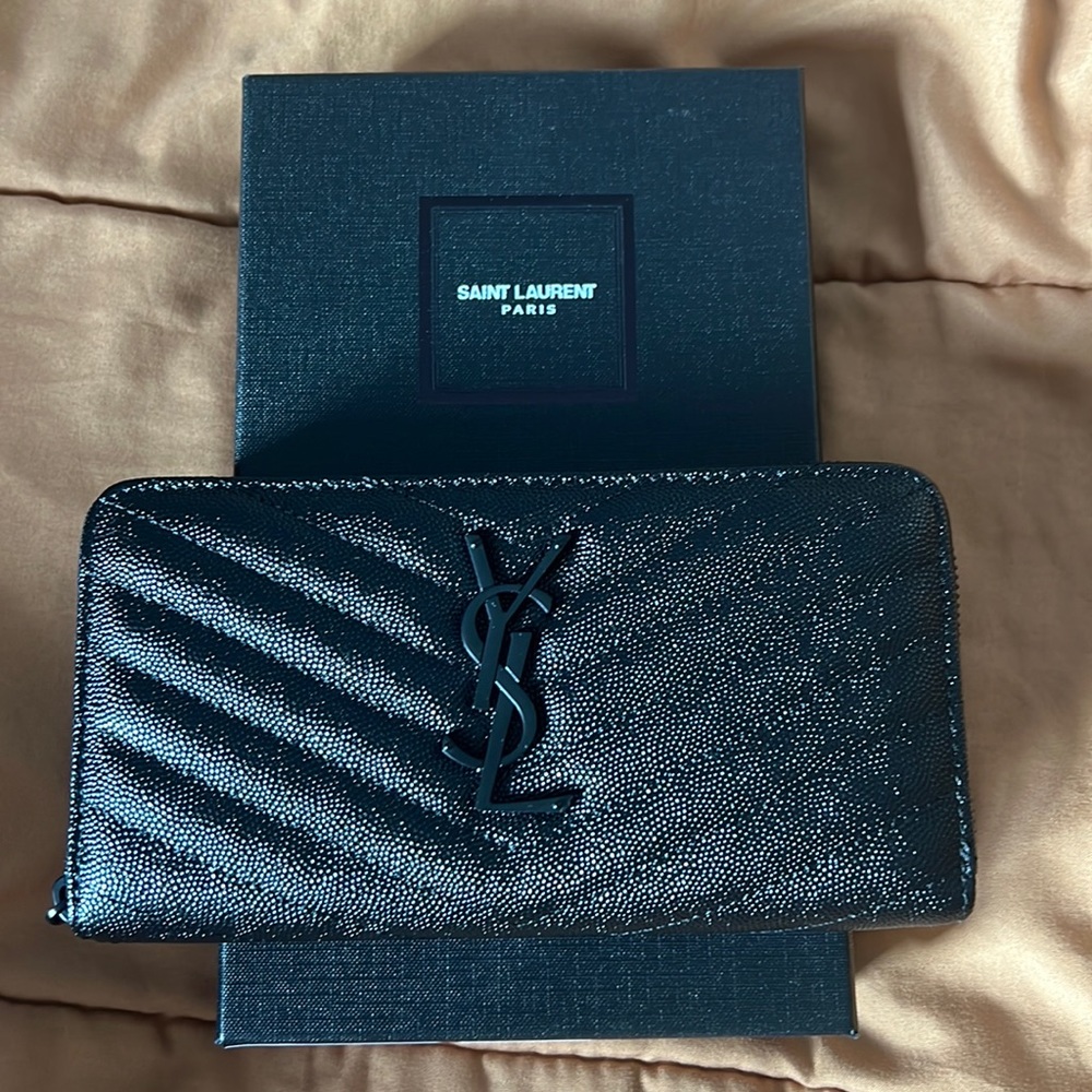 Black Pebble Grain Zip Around Wallet NIB